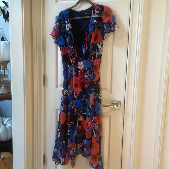 Lane Bryant Dresses & Skirts - EUC- Lane Bryant wrap dress